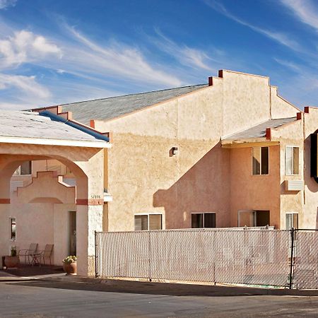 Super 8 By Wyndham Yucca Val/Joshua Tree Nat Pk Area Motel Юка Вали Екстериор снимка