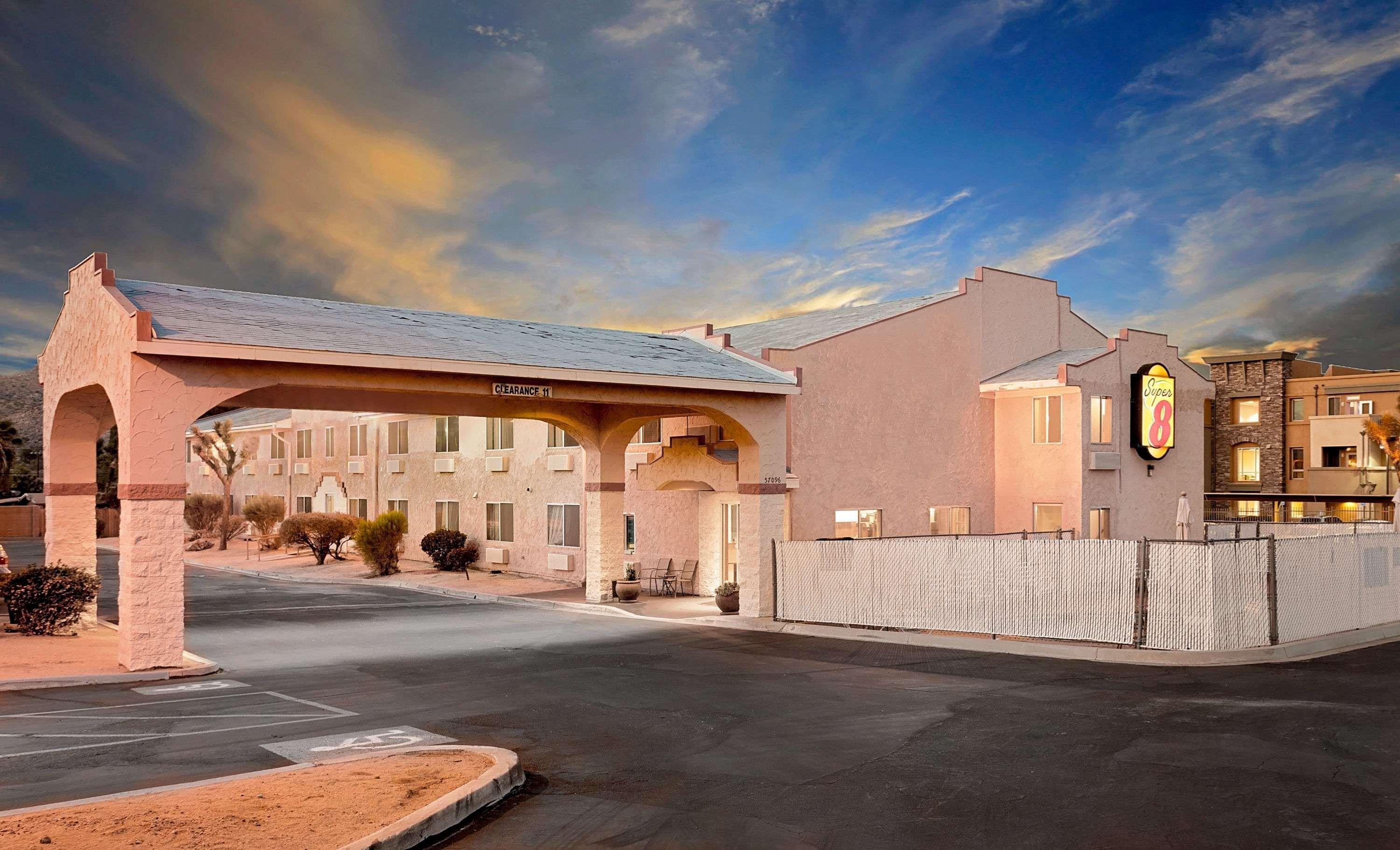 Super 8 By Wyndham Yucca Val/Joshua Tree Nat Pk Area Motel Юка Вали Екстериор снимка