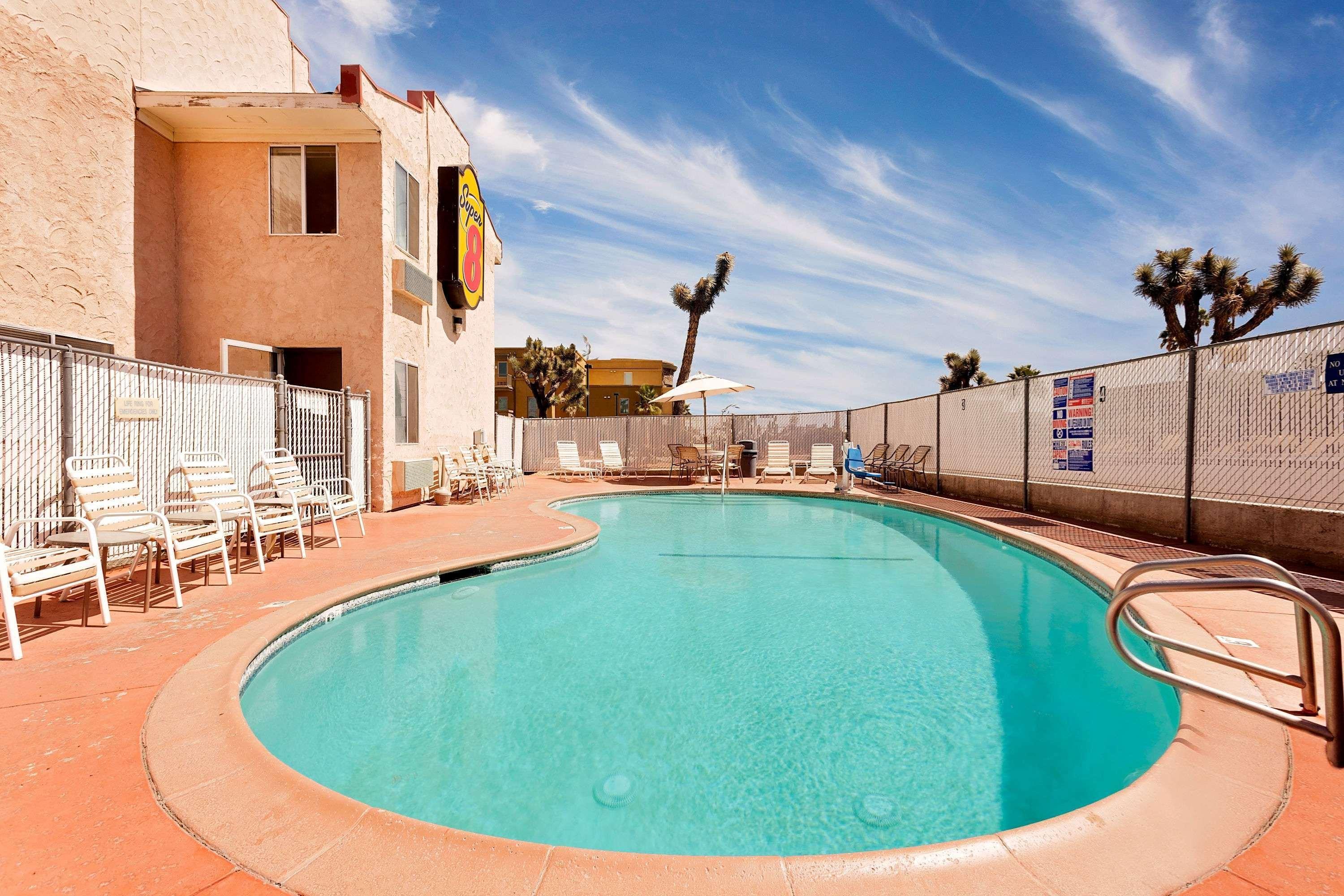 Super 8 By Wyndham Yucca Val/Joshua Tree Nat Pk Area Motel Юка Вали Екстериор снимка